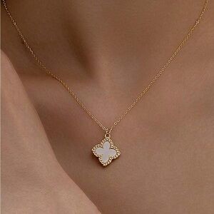 Clover Pendant Necklace
